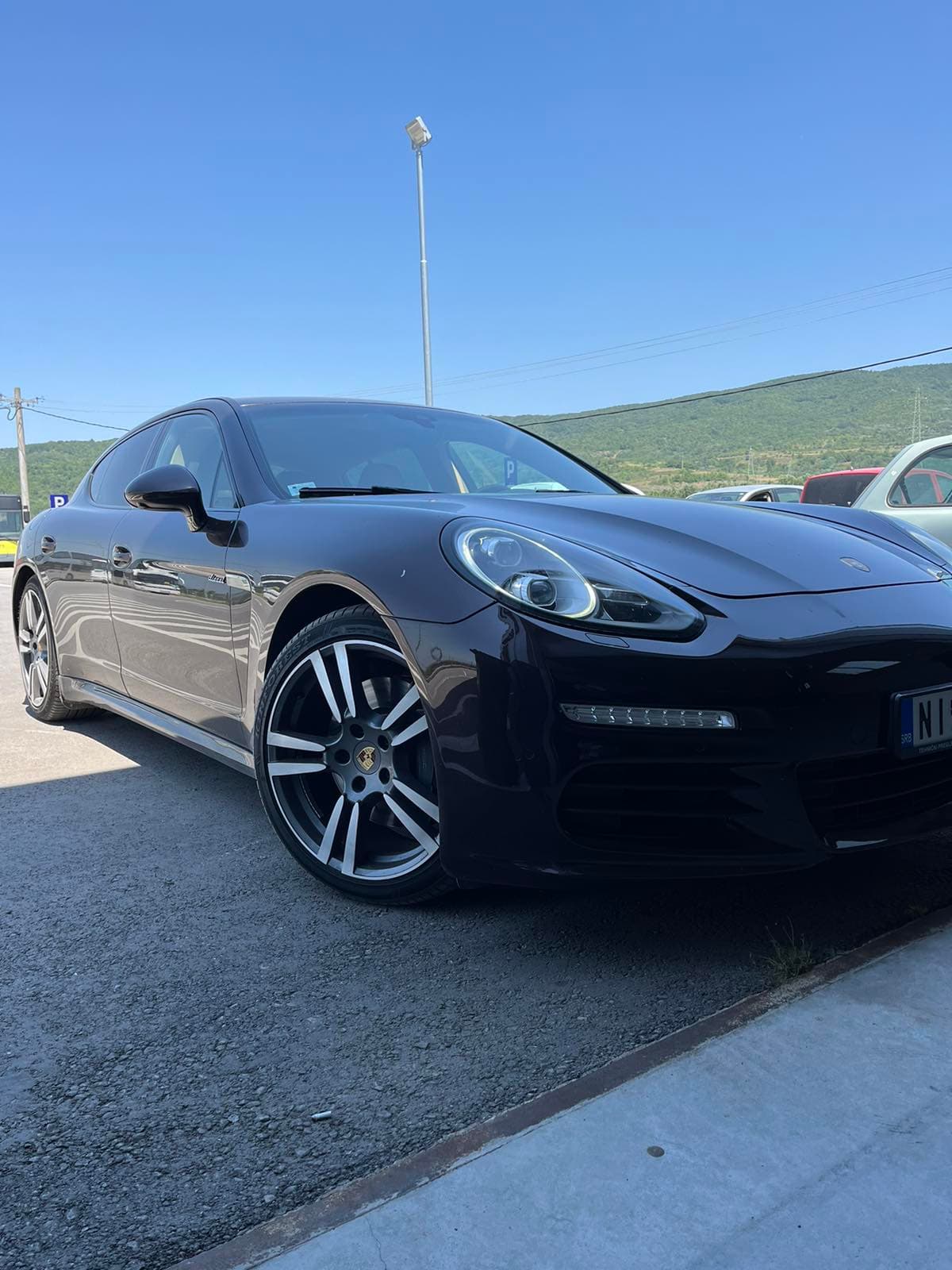 Vozilo na parkingu ML Group centra